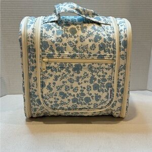 Narwey Light Blue Cream Floral Toiletry Bag Travel Makeup Bag Organizer